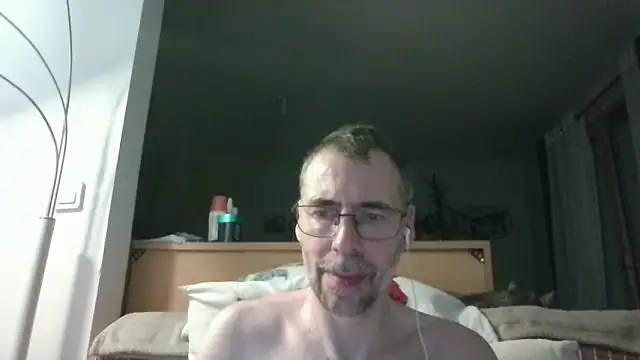 Snapshot of ptitcanard60600 chatting on May 24, 10:31 pm ptitcanard60600 online show from May 24, 10:31 pm