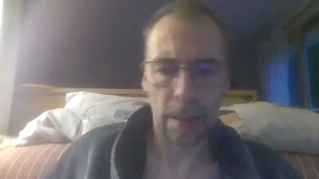 Snapshot of ptitcanard60600 chatting on October 4, 5:36 pm ptitcanard60600 online show from October 4, 5:36 pm