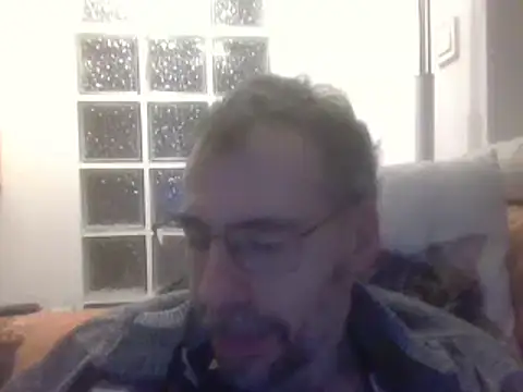 Snapshot of ptitcanard60600 chatting on February 4, 10:02 pm ptitcanard60600 online show from February 4, 10:02 pm