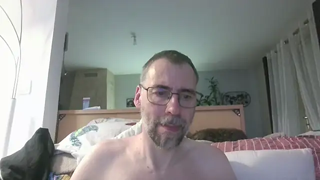 Snapshot of ptitcanard60600 chatting on May 1, 10:15 pm ptitcanard60600 online show from May 1, 10:15 pm