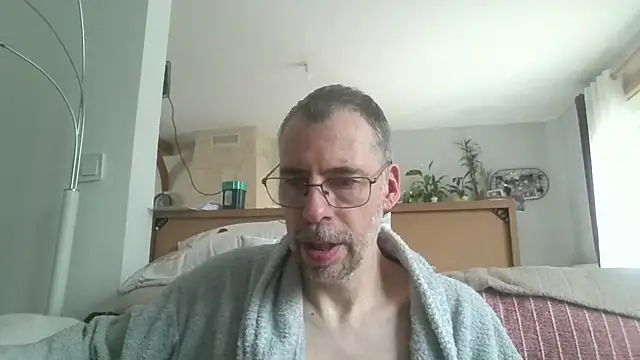 Snapshot of ptitcanard60600 chatting on May 10, 2:52 pm ptitcanard60600 online show from May 10, 2:52 pm