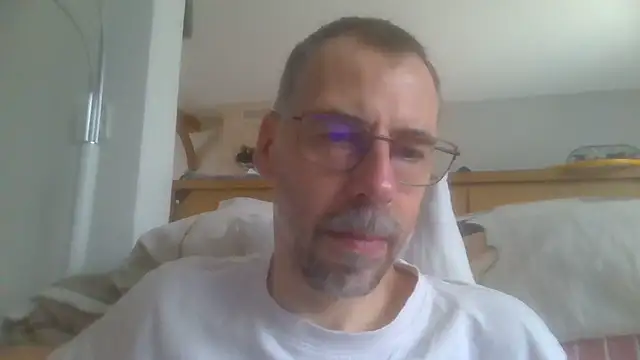 Snapshot of ptitcanard60600 chatting on September 20, 2:55 pm ptitcanard60600 online show from September 20, 2:55 pm