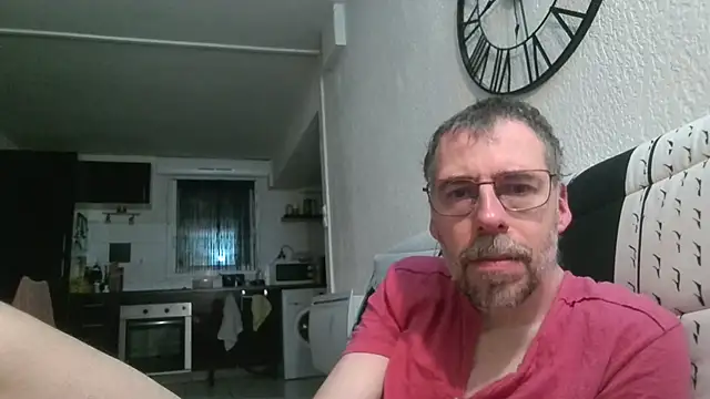 Snapshot of ptitcanard60600 chatting on April 21, 8:48 pm ptitcanard60600 online show from April 21, 8:48 pm