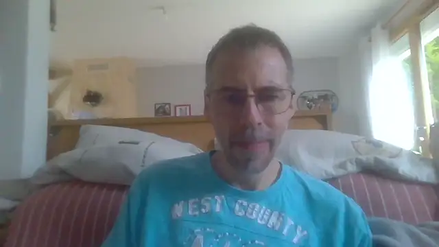 Snapshot of ptitcanard60600 chatting on September 9, 1:53 pm ptitcanard60600 online show from September 9, 1:53 pm