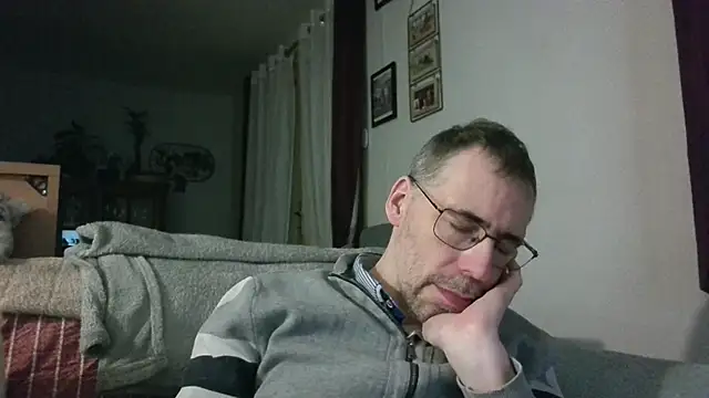 ptitcanard60600 online show from March 12, 12:38 am