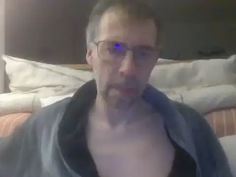 Snapshot of ptitcanard60600 chatting on February 27, 9:36 pm ptitcanard60600 online show from February 27, 9:36 pm