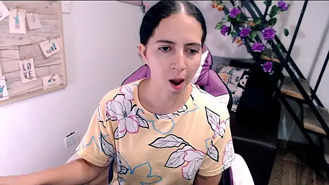 samantha baby  online show from April 18, 7:07 pm