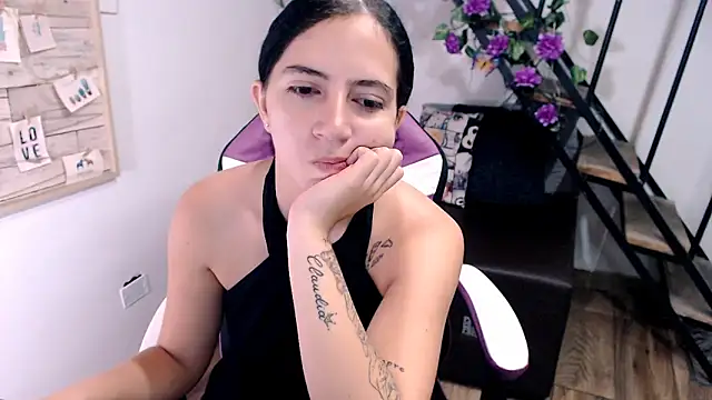 samantha baby  online show from March 31, 4:31 pm