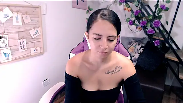 samantha baby  online show from April 26, 1:52 pm