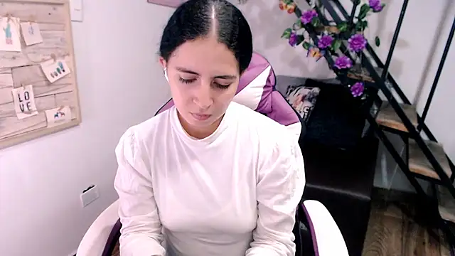 samantha baby  online show from April 16, 10:12 pm