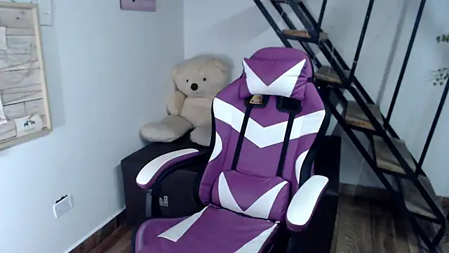 samantha baby  online show from October 31, 7:10 pm