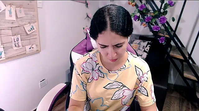 samantha baby  online show from April 18, 6:21 pm