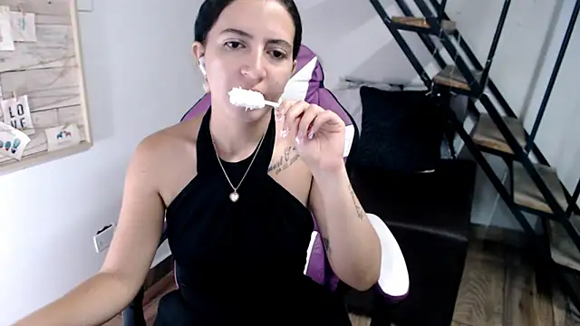 samantha baby  online show from December 19, 4:20 pm