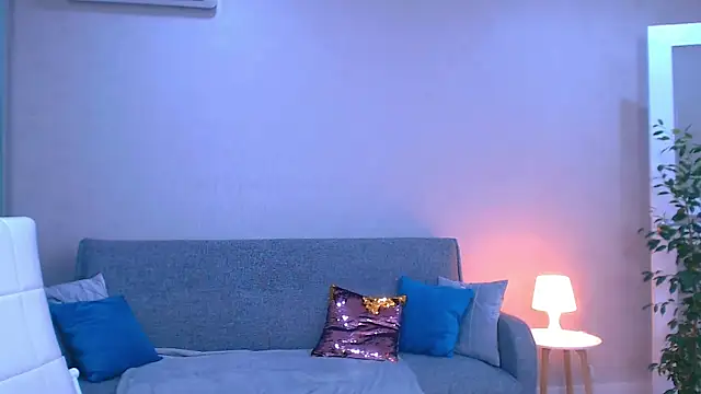 LesleySweet online show from April 8, 5:58 pm