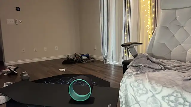 Snapshot of alexmannd chatting on October 23, 2:38 pm alexmannd online show from October 23, 2:38 pm