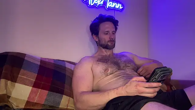 Snapshot of alexmannd chatting on November 2, 2:05 am alexmannd online show from November 2, 2:05 am