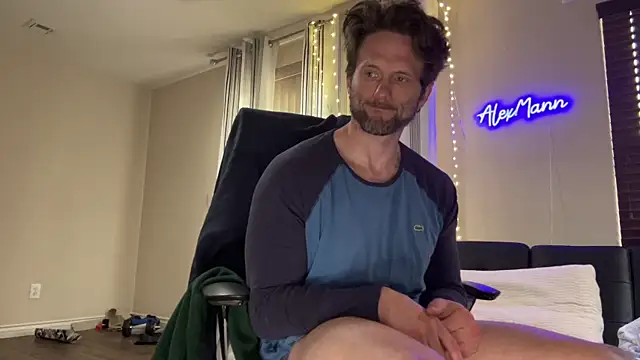 Snapshot of alexmannd chatting on October 30, 5:32 pm alexmannd online show from October 30, 5:32 pm