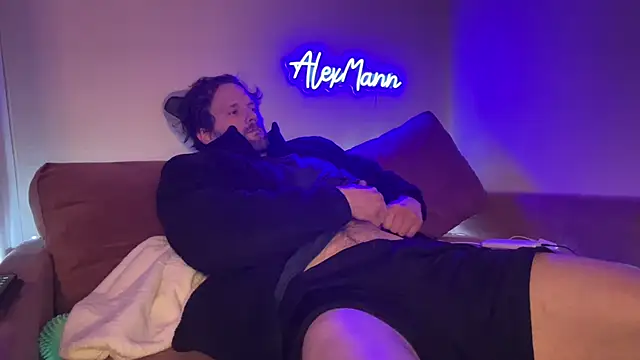 Snapshot of alexmannd chatting on November 27, 2:28 pm alexmannd online show from November 27, 2:28 pm