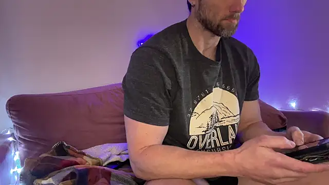 Snapshot of alexmannd chatting on November 9, 4:33 pm alexmannd online show from November 9, 4:33 pm