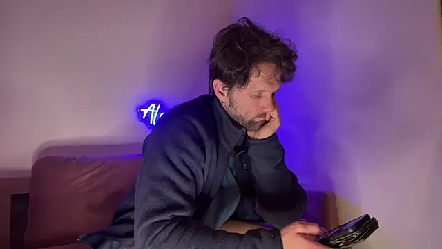 Snapshot of alexmannd chatting on November 19, 2:33 am alexmannd online show from November 19, 2:33 am