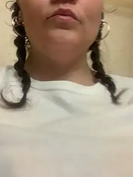 ThICk JuIcEy online show from February 22, 5:32 am