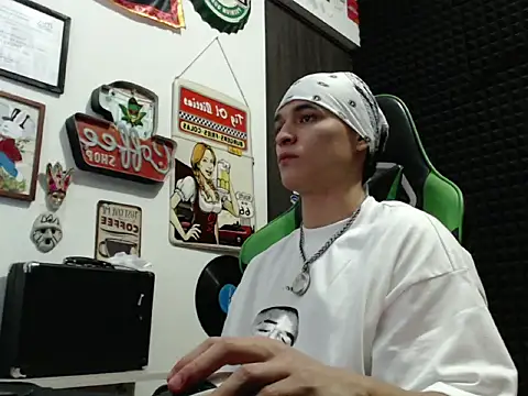 Curly Angel24 online show from November 30, 1:17 am