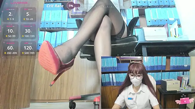 Snapshot of Office_Sexy chatting on June 28, 2:18 am Office Sexy online show from June 28, 2:18 am