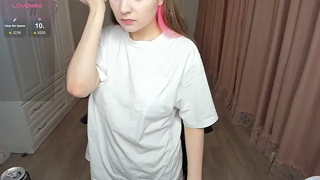 Snapshot of lil_cassie chatting on October 31, 5:20 pm lil cassie online show from October 31, 5:20 pm