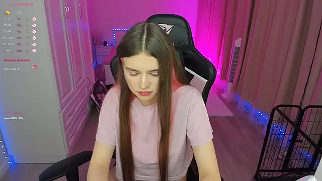 Snapshot of lil_cassie chatting on November 23, 1:48 am lil cassie online show from November 23, 1:48 am