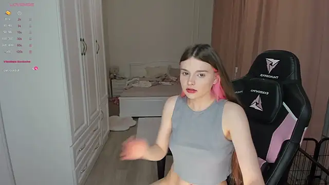 Snapshot of lil_cassie chatting on December 2, 6:42 pm lil cassie online show from December 2, 6:42 pm