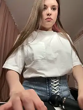 Snapshot of lil_cassie chatting on October 23, 9:41 am lil cassie online show from October 23, 9:41 am