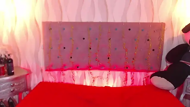 Snapshot of IsabelaLatina chatting on October 19, 7:38 pm IsabelaLatina online show from October 19, 7:38 pm