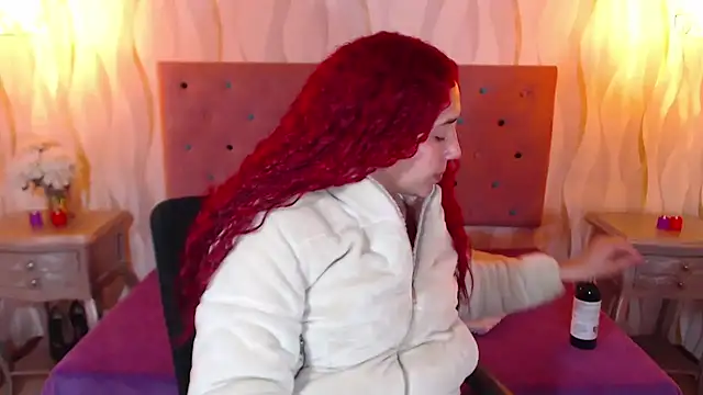 Snapshot of IsabelaLatina chatting on February 14, 3:23 pm IsabelaLatina online show from February 14, 3:23 pm