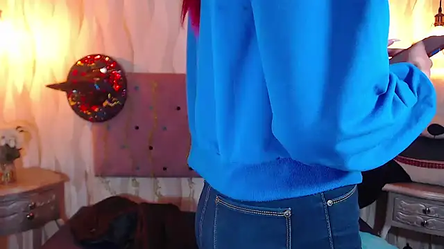 Snapshot of IsabelaLatina chatting on October 28, 1:06 am IsabelaLatina online show from October 28, 1:06 am