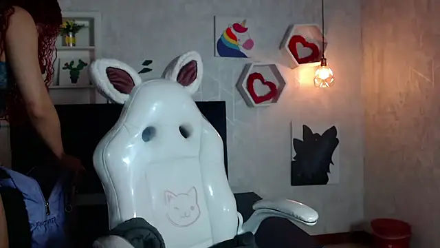 Snapshot of IsabelaLatina chatting on May 3, 2:49 am IsabelaLatina online show from May 3, 2:49 am