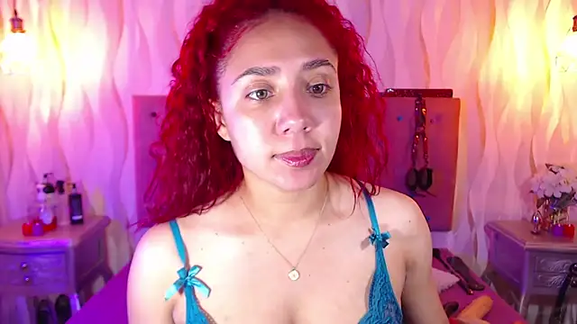 Snapshot of IsabelaLatina chatting on February 25, 3:34 pm IsabelaLatina online show from February 25, 3:34 pm