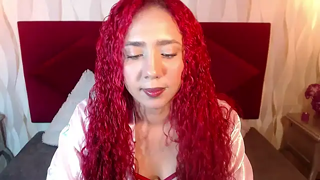 Snapshot of IsabelaLatina chatting on May 10, 2:26 am IsabelaLatina online show from May 10, 2:26 am