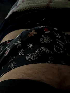 Snapshot of alieno27 chatting on December 1, 8:47 pm alieno27 online show from December 1, 8:47 pm