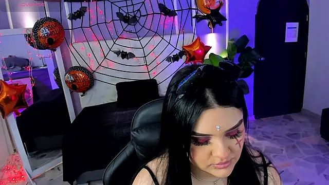 Snapshot of martinasaez chatting on October 6, 9:37 pm martinasaez online show from October 6, 9:37 pm