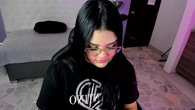 martinasaez online show from January 6, 8:35 pm