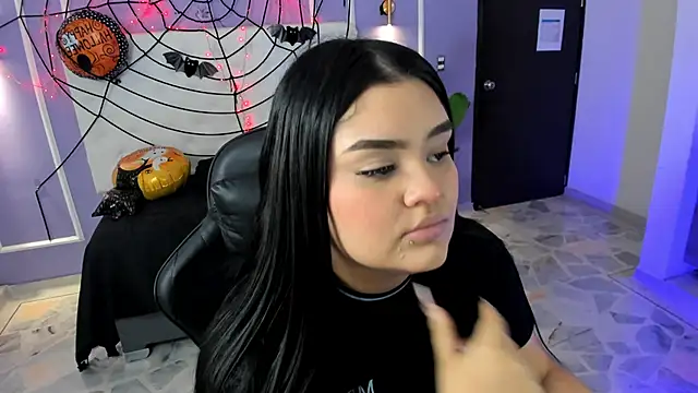 Snapshot of martinasaez chatting on October 25, 8:42 pm martinasaez online show from October 25, 8:42 pm