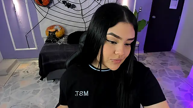 Snapshot of martinasaez chatting on October 22, 8:08 pm martinasaez online show from October 22, 8:08 pm