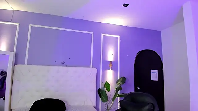 martinasaez online show from December 16, 8:35 pm