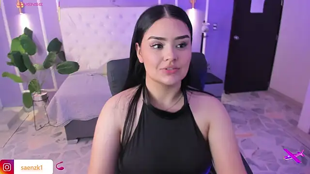 martinasaez online show from May 22, 7:45 pm