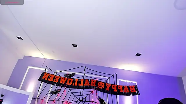 Snapshot of martinasaez chatting on October 31, 8:49 pm martinasaez online show from October 31, 8:49 pm