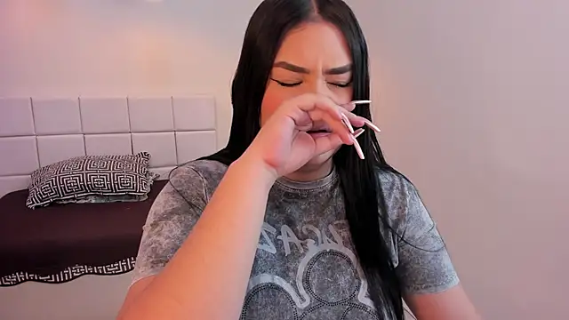 Snapshot of martinasaez chatting on November 26, 1:11 pm martinasaez online show from November 26, 1:11 pm