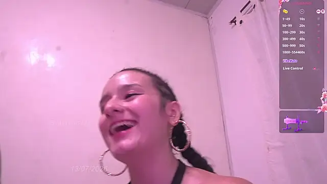 Snapshot of Sisirojas chatting on July 14, 1:49 am Sisirojas online show from July 14, 1:49 am