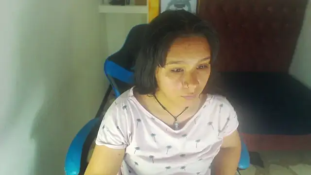 Snapshot of Charis_21 chatting on October 2, 1:31 am Charis 21 online show from October 2, 1:31 am