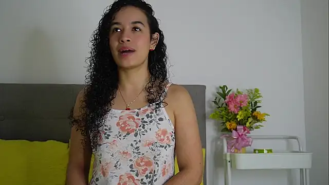 Snapshot of angela__98 chatting on October 7, 12:39 pm angela 98 online show from October 7, 12:39 pm