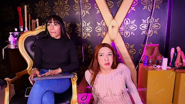 Snapshot of Sunny_n_Mia chatting on October 8, 7:47 pm Sunny n Mia online show from October 8, 7:47 pm
